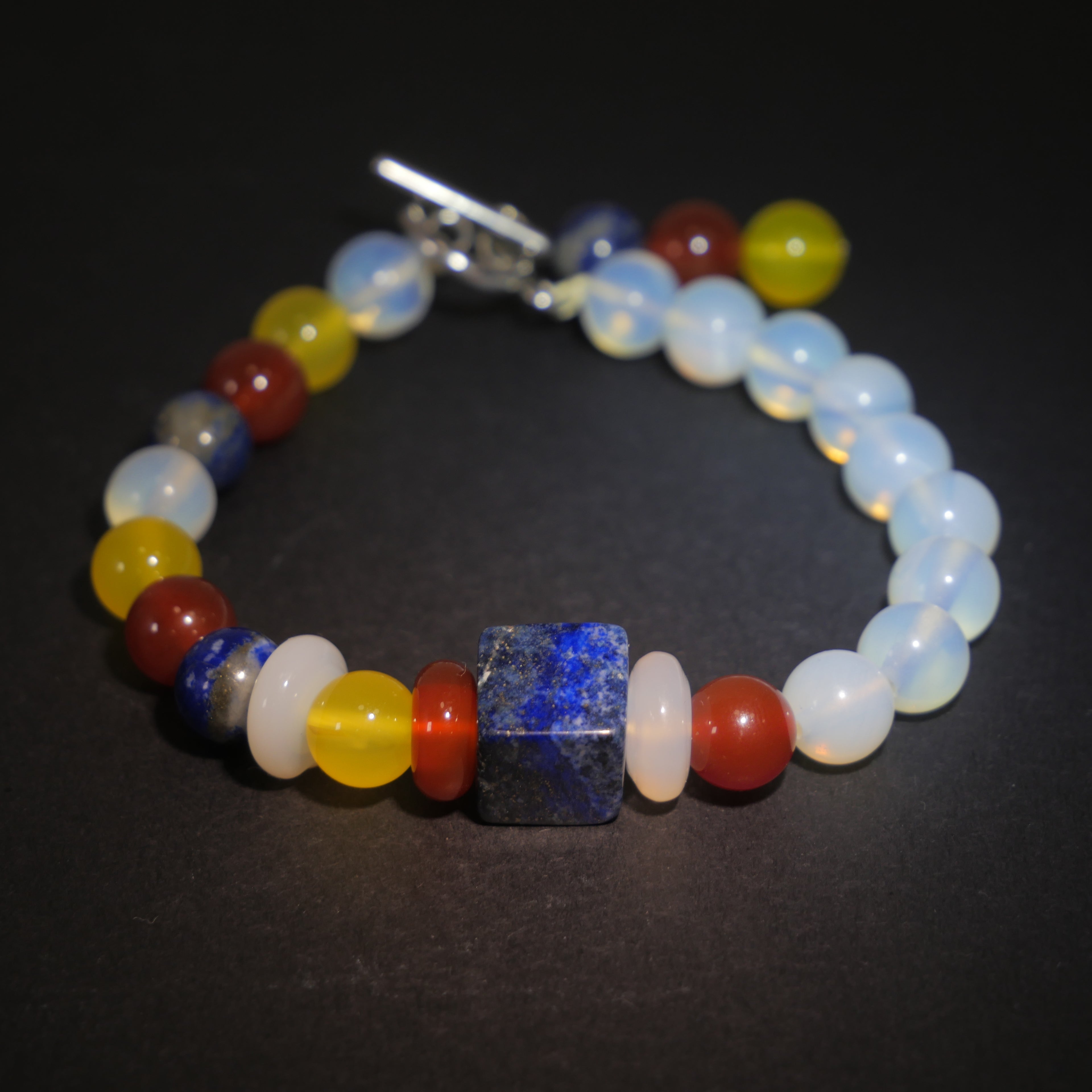 Absolute Balance: Mondrian Inspired Lapis Lazuli & Carnelian Bracelet——A grid palette for logic and equilibrium