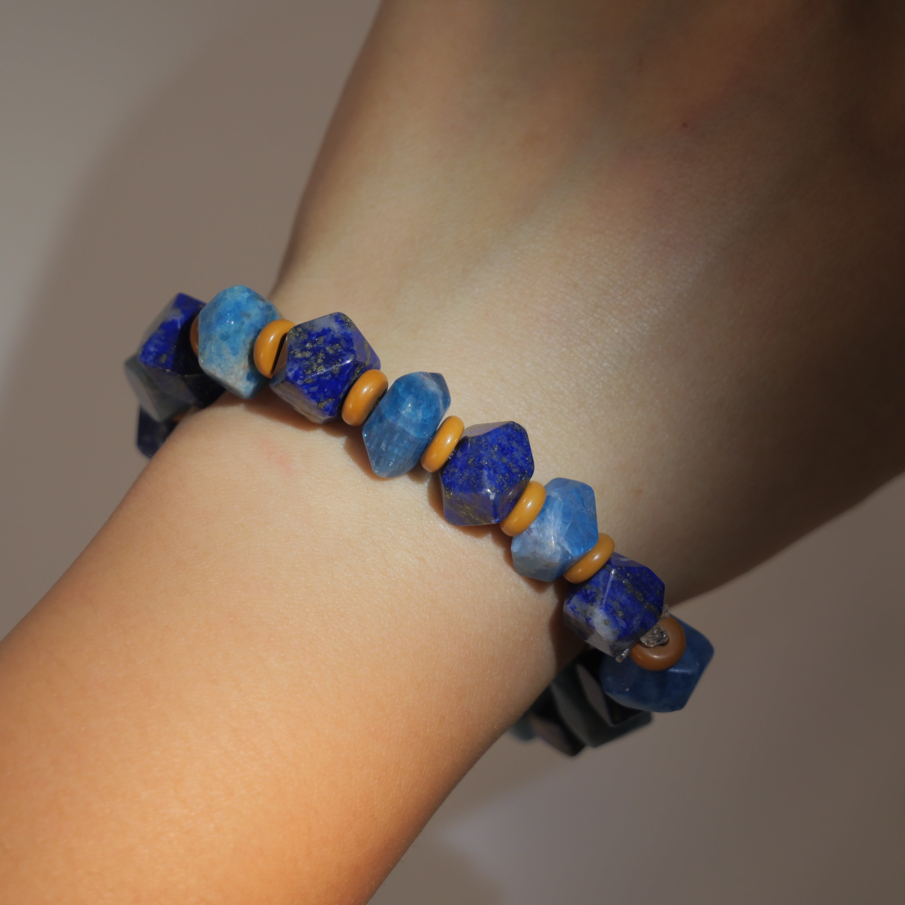 Saint-Rémy Blue: Van Gogh Inspired Lapis Lazuli & Apatite Bracelet——A rhythmic palette for creative vision.