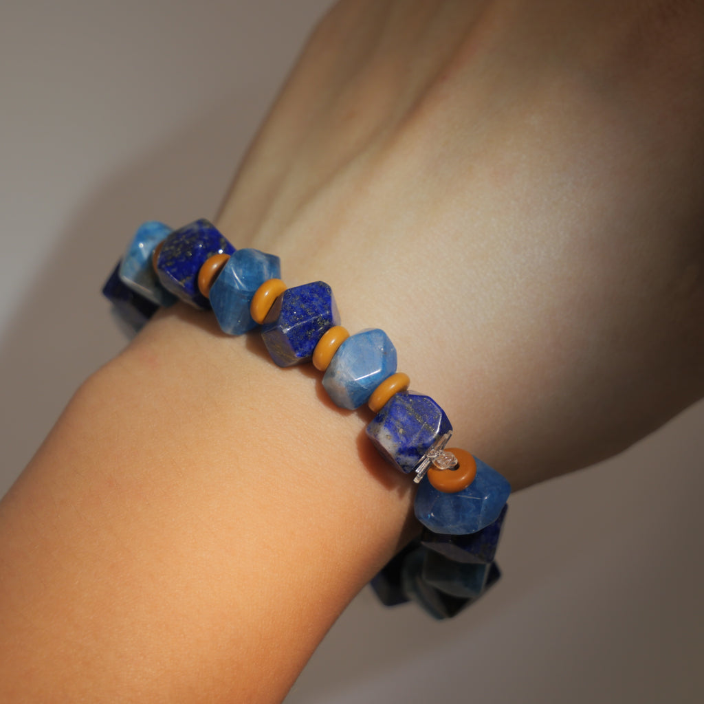 Saint-Rémy Blue: Van Gogh Inspired Lapis Lazuli & Apatite Bracelet——A rhythmic palette for creative vision.