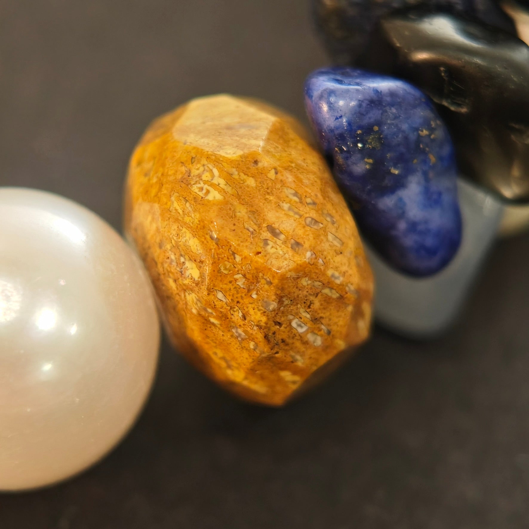 Luminous Pure: Vermeer Inspired Pearl & Picture Jasper Bracelet——A classical palette for elegance and intuition