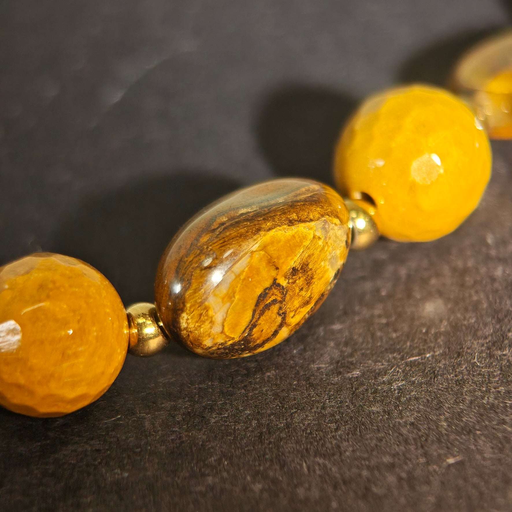 Enigmatic Gaze: Da Vinci Inspired Tiger's Eye & Mookaite Bracelet ——A Renaissance palette for wisdom and femininity