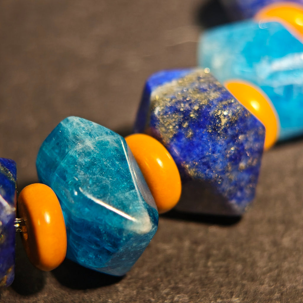 Saint-Rémy Blue: Van Gogh Inspired Lapis Lazuli & Apatite Bracelet——A rhythmic palette for creative vision.