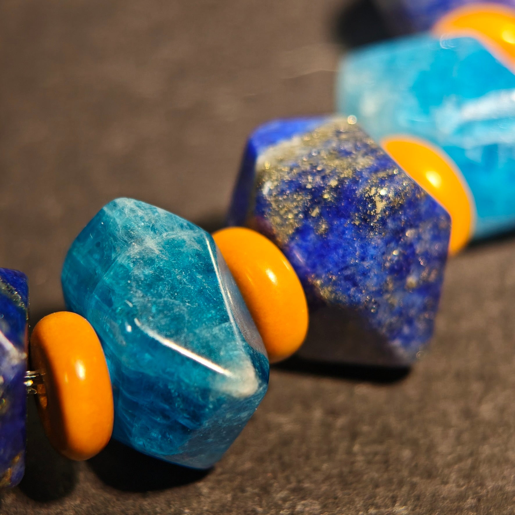 Saint-Rémy Blue: Van Gogh Inspired Lapis Lazuli & Apatite Bracelet——A rhythmic palette for creative vision.