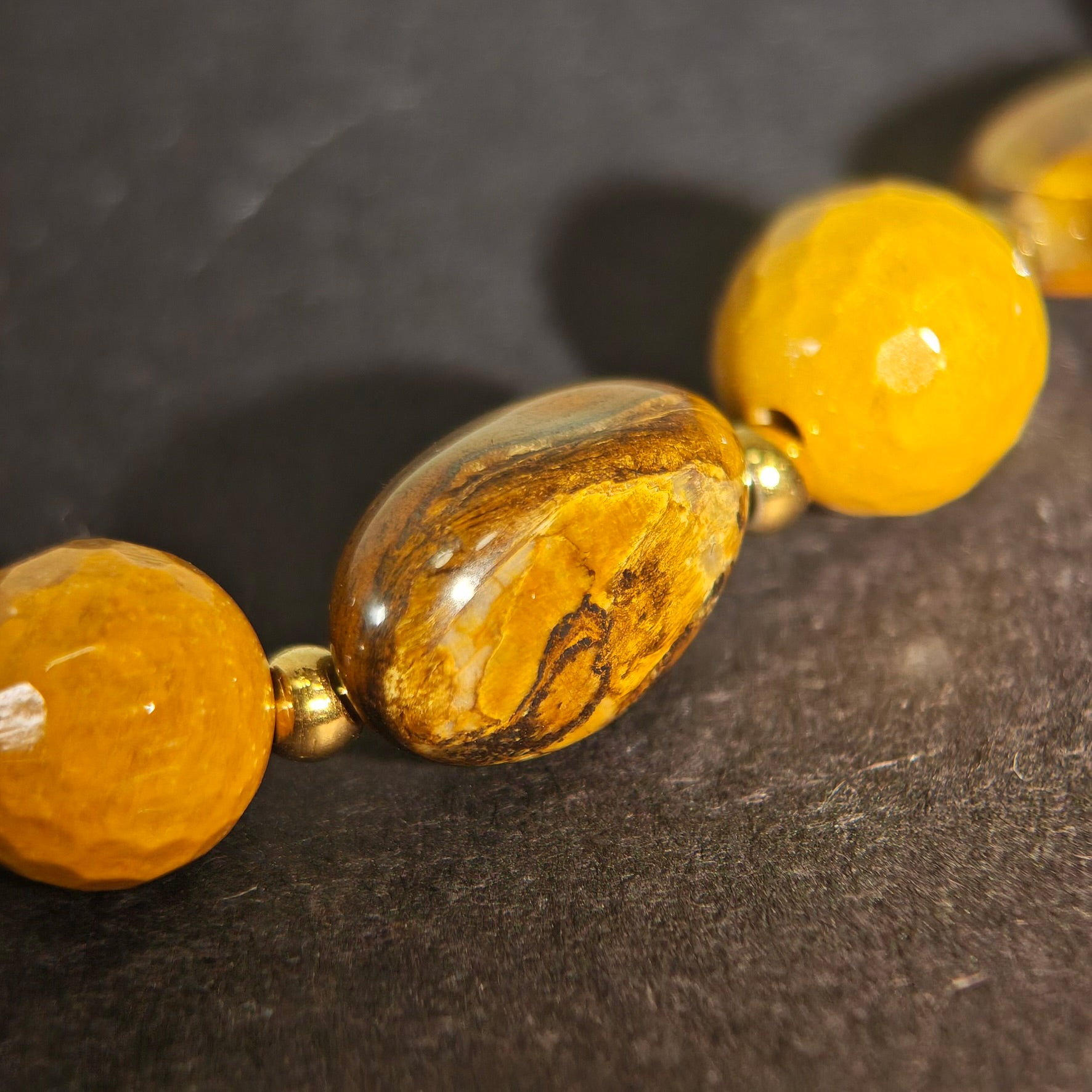 Enigmatic Gaze: Da Vinci Inspired Tiger's Eye & Mookaite Bracelet ——A Renaissance palette for wisdom and femininity