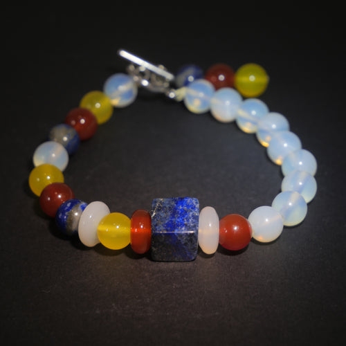 Absolute Balance: Mondrian Inspired Lapis Lazuli & Carnelian Bracelet——A grid palette for logic and equilibrium