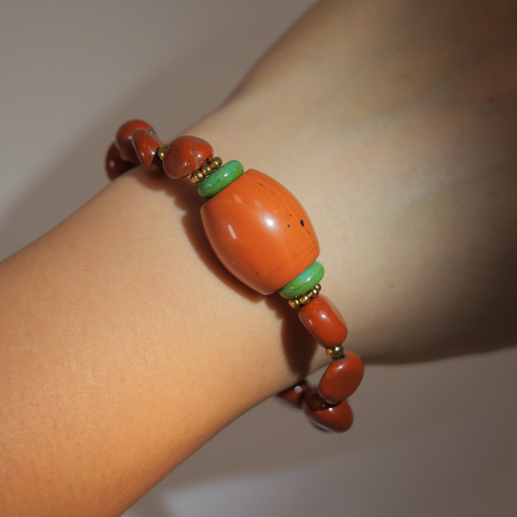 Radiant Flame: O'Keeffe Inspired Red Jasper & Malachite Bracelet——A fiery palette for vitality and passion